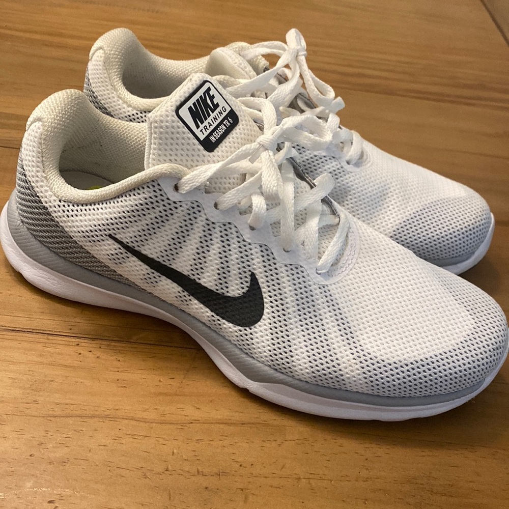 Nike Shoes In Season TR6